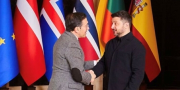 Albares conveys Spain’s “support and solidarity” with Ukraine to Zelensky and Sybiha in Kyiv