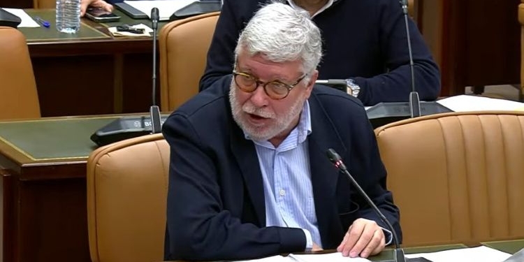 Agustín Santos Maraver hablando en el Congreso sobre el bloqueo a Cuba