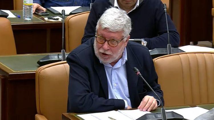 Agustín Santos Maraver hablando en el Congreso sobre el bloqueo a Cuba