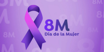 Logo del Día Internacional de la Mujer con un lazo morado y texto 8M