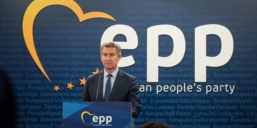 Feijóo califica de “absolutamente disparatada” la política exterior del Gobierno