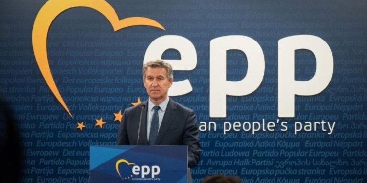 Feijóo califica de “absolutamente disparatada” la política exterior del Gobierno