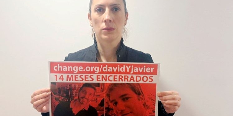 Las familias de los dos detenidos en Guinea recogen 45.000 firmas para exigir la intervención del Gobierno