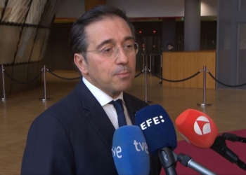 Albares rechaza la modificación de la misión europea Aspides en el Mar Rojo para poder enviar buques a Ormuz