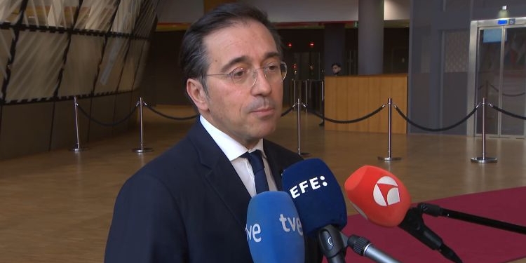 Albares rechaza la modificación de la misión europea Aspides en el Mar Rojo para poder enviar buques a Ormuz