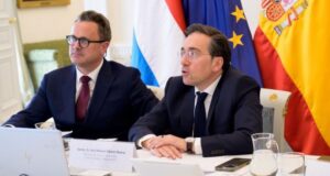 Ministro José Manuel Albares durante reunión sobre ataques de Irán