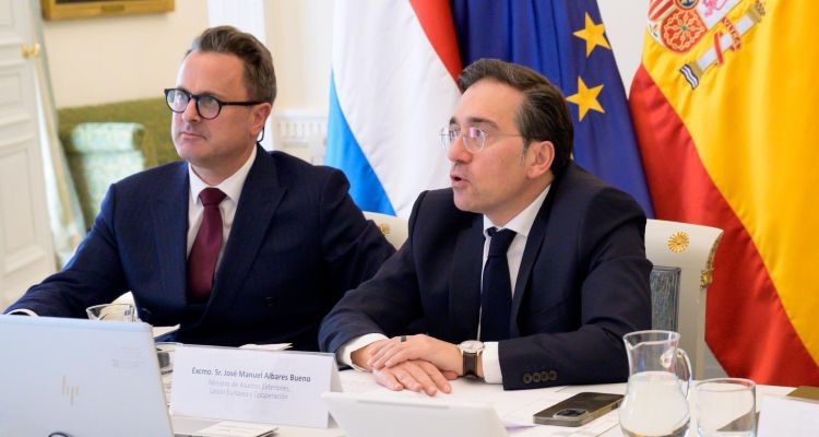 Albares expresses his “full solidarity” with the Gulf countries and his “strongest condemnation” of Iran’s attacks