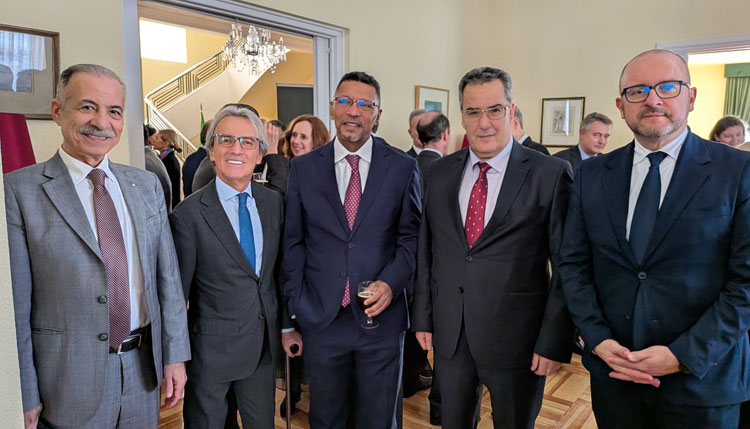 De izquierda a derecha, los embajadores de Palestina, Colombia, Cabo Verde, Argelia y Eslovaquia.