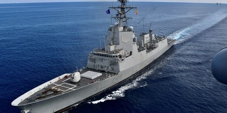 Fragata Cristóbal Colón navegando en el mar Mediterráneo