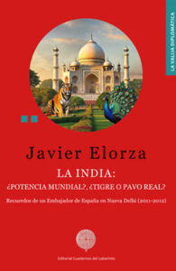 Portada del libro sobre India de Javier Elorza con el Taj Mahal y animales