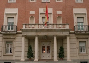 El Gobierno anuncia sus medidas urgentes para paliar una guerra que “va a costar 5.000 millones de euros a los españoles”