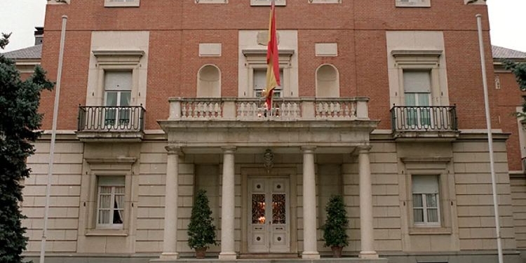 El Gobierno anuncia sus medidas urgentes para paliar una guerra que “va a costar 5.000 millones de euros a los españoles”