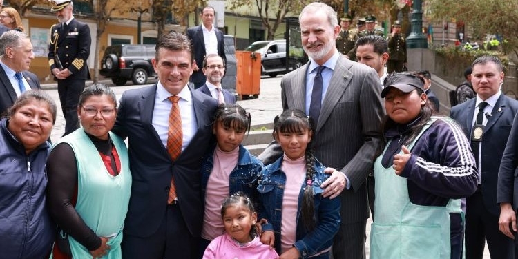 King Felipe VI concludes his mini-tour of South America with a meeting with President Rodrigo Paz in Bolivia