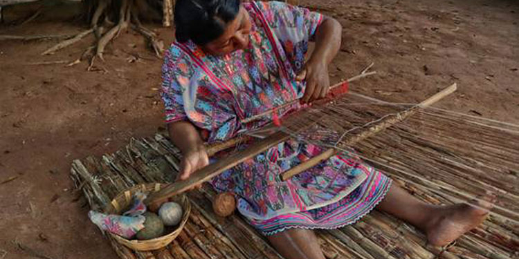 The weaver Victorina López Hilario, protagonist at the Instituto Cultural de México