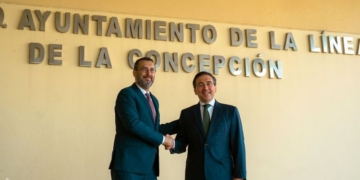 Albares asegura en el Campo de Gibraltar que el Acuerdo elimina “desigualdades y distorsiones que son parte del pasado”