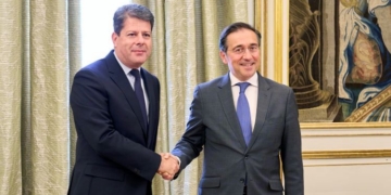 Albares y Picardo conversan sobre la aplicación del Acuerdo en el primer encuentro bilateral en Madrid de la historia