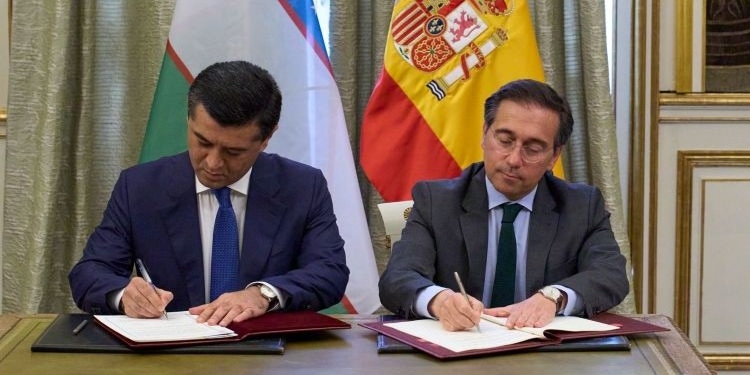 España y Uzbekistán firman un acuerdo para la celebración de consultas políticas bilaterales