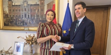 La actriz Kalsoume Sinare Baffoe presenta las Copias de Estilo como embajadora de Ghana en España