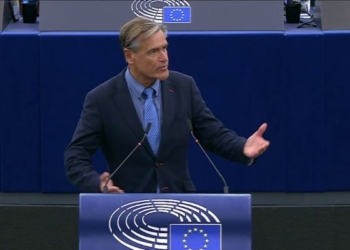 El PSOE pide a Bruselas que se pronuncie sobre la compatibilidad de la “prioridad nacional” con las normas de la UE