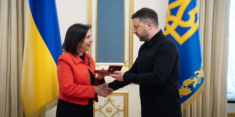 Robles announces in Kyiv a new shipment, starting in early May, of ammunition and tactical armored vehicles to Ukraine