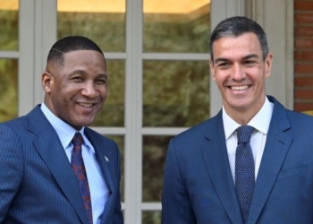 España y Botsuana abordan la Estrategia España África y la colaboración en renovables e infraestructuras