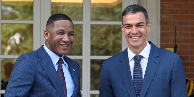 España y Botsuana abordan la Estrategia España África y la colaboración en renovables e infraestructuras