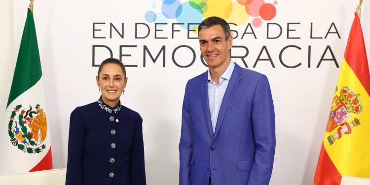 Sánchez condena la “peligrosa normalización del uso de la fuerza” y afirma que “la democracia no puede darse por sentada”