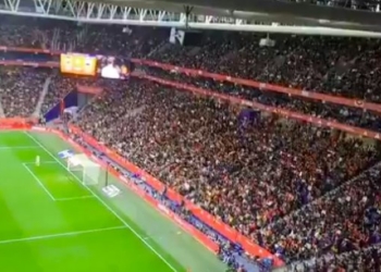 Albares traslada a su homólogo egipcio su condena a los cánticos racistas en Cornellà