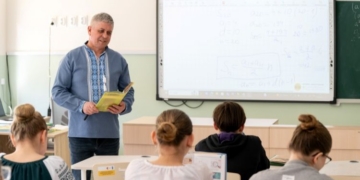 The first of seven schools in Ukraine rebuilt by the AECID after war devastation has reopened