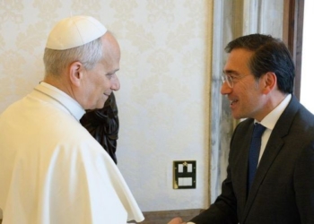El Papa recibe inesperadamente a Albares tres días antes de hacerlo con Marco Rubio