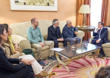 El ministro de Exteriores se reúne con familiares y abogados de los dos españoles detenidos en Guinea Ecuatorial
