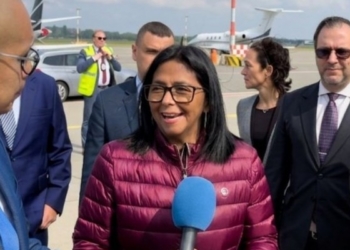 Albares insiste en que Delcy Rodríguez podrá acudir a la Cumbre Iberoamericana pese a las sanciones europeas