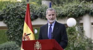 El Rey Felipe VI dando un discurso en un evento oficial.