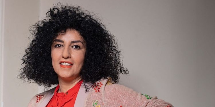 España celebra la hospitalización de la activista iraní Narges Mohammadi y exige el “levantamiento total” de su condena