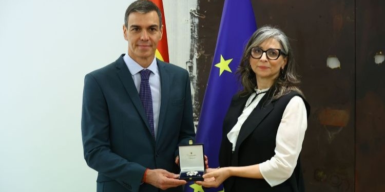 Pedro Sánchez concede la Orden del Mérito Civil a la relatora de la ONU para Palestina, Francesca Albanese