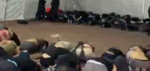 Activistas españoles en un centro de detención en Israel