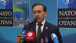 José Manuel Albares hablando en una conferencia de la OTAN en Suecia