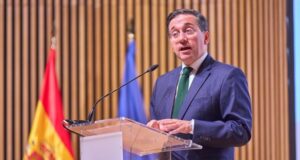 José Manuel Albares hablando sobre ataques a instalaciones médicas