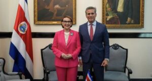 José Manuel Albares y Manuel Tovar posando en un encuentro oficial