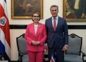 José Manuel Albares y Manuel Tovar posando en un encuentro oficial