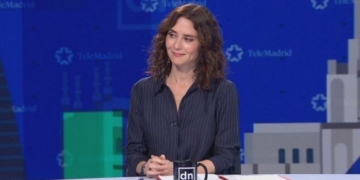 Ayuso claims she needed an “escort” to reach the plane, and the Government accuses her of being a “conspiracy theorist”