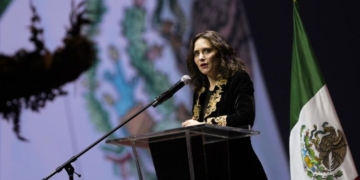 Ayuso accuses the Government of “abandoning” her in Mexico, while the Foreign Ministry asserts that she “never” requested protection