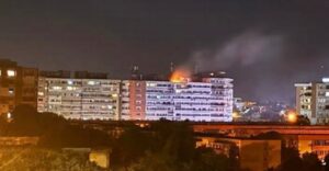 Edificio en Rumanía con incendio tras impacto de dron ruso