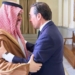 Ministros de España y Arabia Saudí se saludan en un encuentro oficial