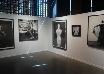 Fotografías de la exposición Fuerte Fuerte de Isabel Muñoz en el Institut français de Madrid.