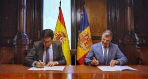 Ministros de España y Andorra firmando un acuerdo de transformación digital