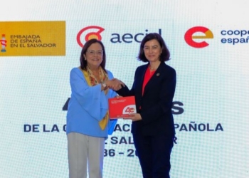 Eva Granados and Alexandra Hill. / Photo: rree.gob.sv