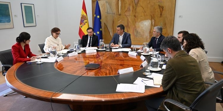 El Gobierno coordina con la OMS, la UE y los países implicados la respuesta al brote de hantavirus en el buque MV Hondius