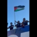 Lamine Yamal ondeando una bandera palestina durante una celebración