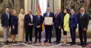 Ministro José Manuel Albares entrega la Placa de Honor al National Hispanic Caucus